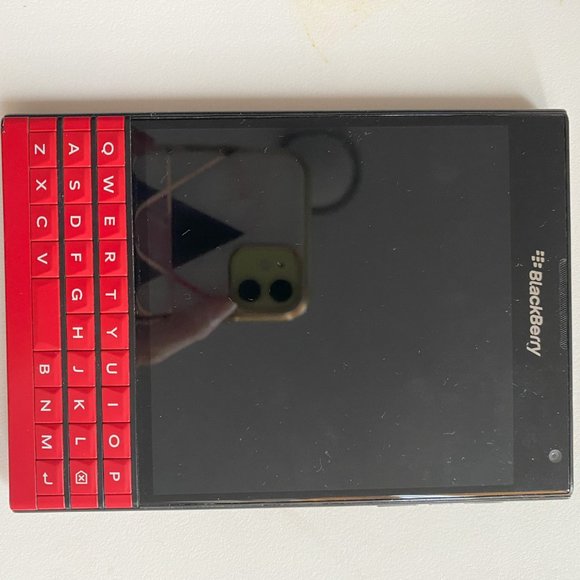 BlackBerry Passport - Red (Unlocked) Smartphone- 32GB - PLEASE READ - Picture 2 of 5